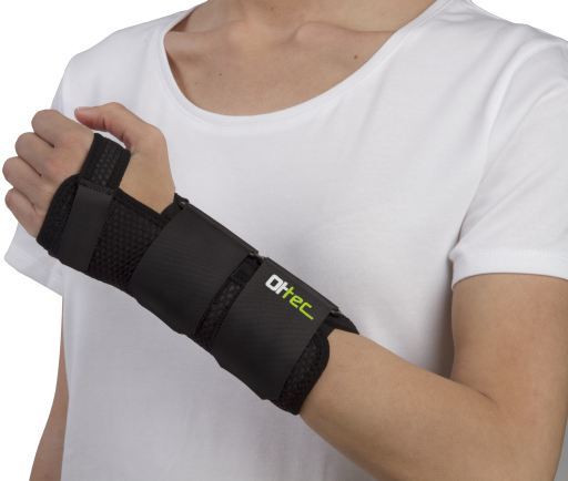 MQ501 immobilizing left wrist